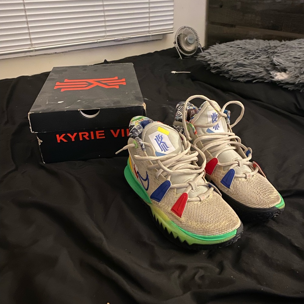 Nike Kyrie Irving 7 Shoes - Multicolor